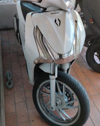 sh150 abs incidentato €899 trattabili