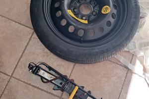 ruotino t125/80 r17 5 fori con crick e chiave