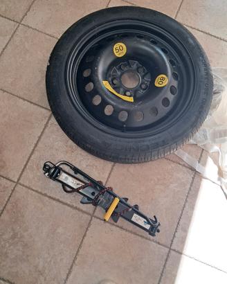 ruotino t125/80 r17 5 fori con crick e chiave