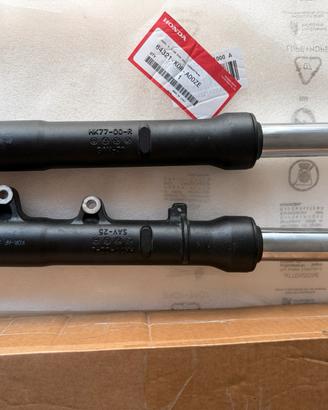 Coppia di ammortizzatori anteriori sh125/150 2026