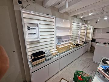 Arredamento - mobilio negozio