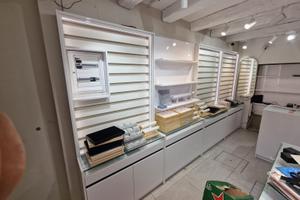 Arredamento - mobilio negozio