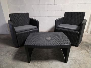 set poltrone e tavolino da esterno