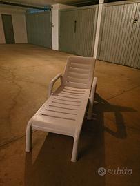 Lettino sdraio in plastica