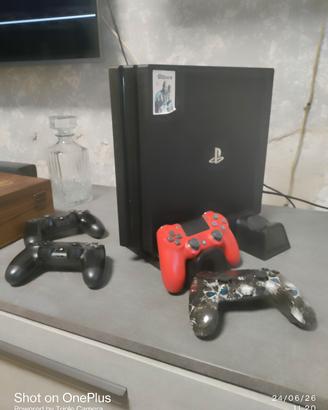 PS4 10 giochi e 2 controller (rosso venduto)