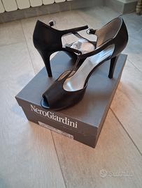 décolleté in pura pelle nero