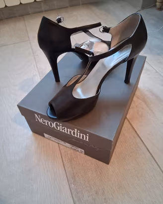 décolleté in pura pelle nero