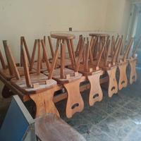 Tavolo in massello con 12 sedie e 2 sgabelli