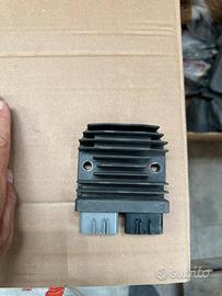 Regolatore tensione e rele