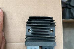 Regolatore tensione e rele