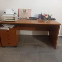 Scrivania e mobili accessori