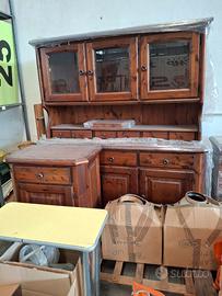 Credenza in noce a tre ante, con alzata, mt 2,40