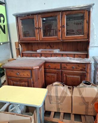 Credenza in noce a tre ante, con alzata, mt 2,40