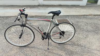 Bicicletta corsa ibrida
