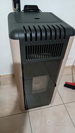 stufa a pellet come nuova quasi non usata 