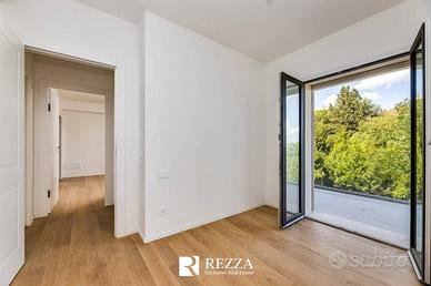 Appartamento di 85 m² con 3 locali e box auto a Ro