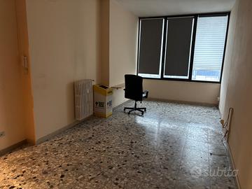 FIRENZE NOVOLI Stanza in ufficio condiviso