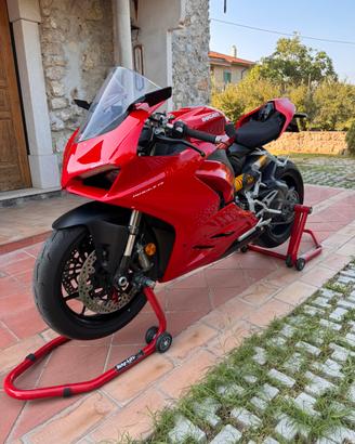 Ducati Panigale V2 2024