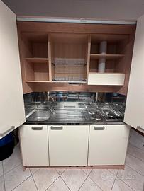 CUCINA ARMADIO A SCOMPARSA COMPLETA