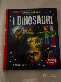 Libro Dinosauri nel Buio con torcia Giunti Junior