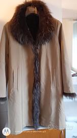 impermeabile con inserti di pelliccia