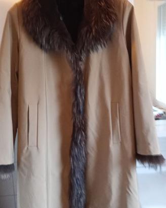 impermeabile con inserti di pelliccia