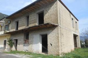 Casa indipendente di 260 m² con più di 5 locali e 