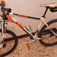bicicletta MTB KTM