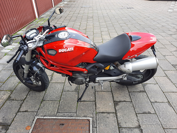 Ducati monster 696