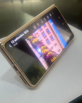 Honor v6 magic 16/512 giga.