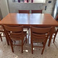 Tavolo allungabile con sedie