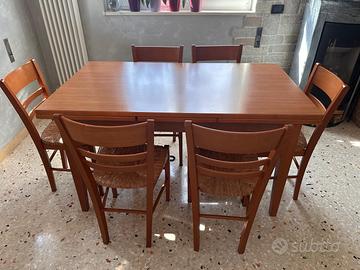 Tavolo allungabile con sedie