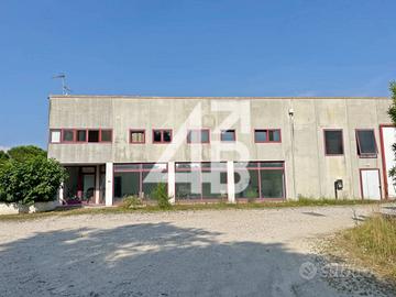 Immobile di 5200 m² con più di 5 locali a Chiopris