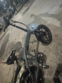 Bici elettrica pieghevole