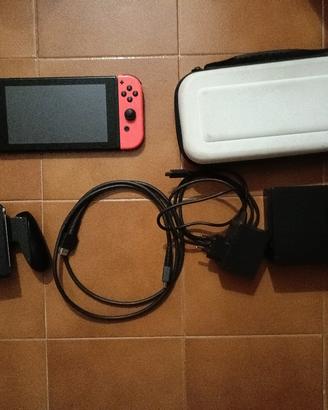 Nintendo Switch + Dock + Custodia + microSD 128GB