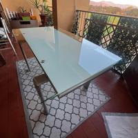 Tavolo in vetro