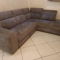divano letto ad angolo e cassettone