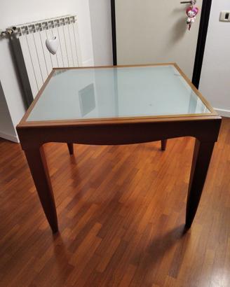 Tavolo in legno allungabile con piano in vetro