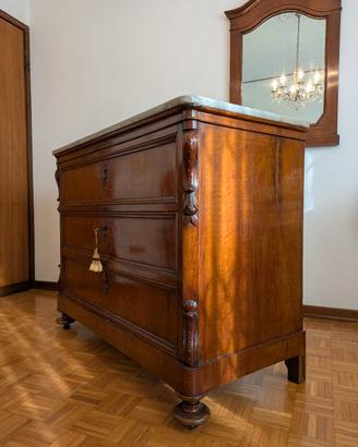 Cassettone antico con ripiano marmo