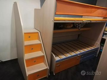 Letto a castello + letto con armadio a ponte. 