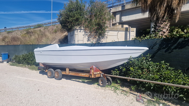 Barca scafo da corsa