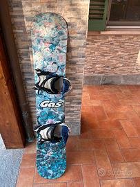 Snow board completo di attacchi in buono stato.