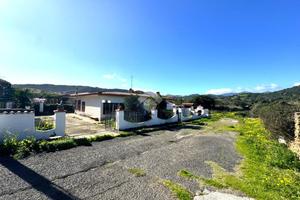 VILLA SINGOLA A BUDONI