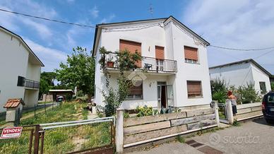 CASA INDIPENDENTE A RUSSI