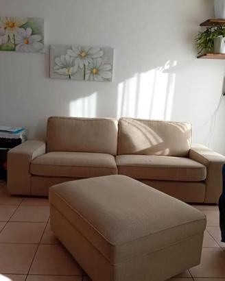 Divano Ikea Kivik con poggiapiedi contenitore