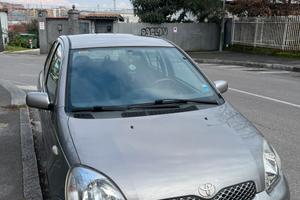 Toyota Yaris 1.3 benzina 5 porte