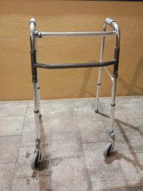 Deambulatore pieghevole nuovo 