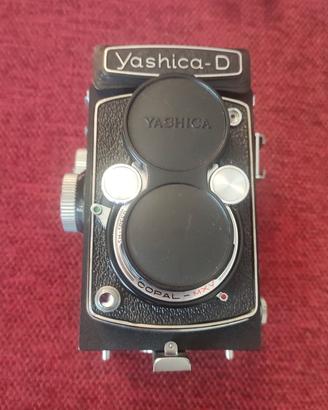Macchina fotografica vintage Yashica D 6x6