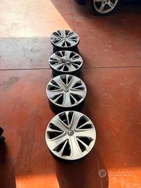 Cerchi con copricerchi Renault Clio 15’