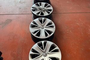 Cerchi con copricerchi Renault Clio 15’